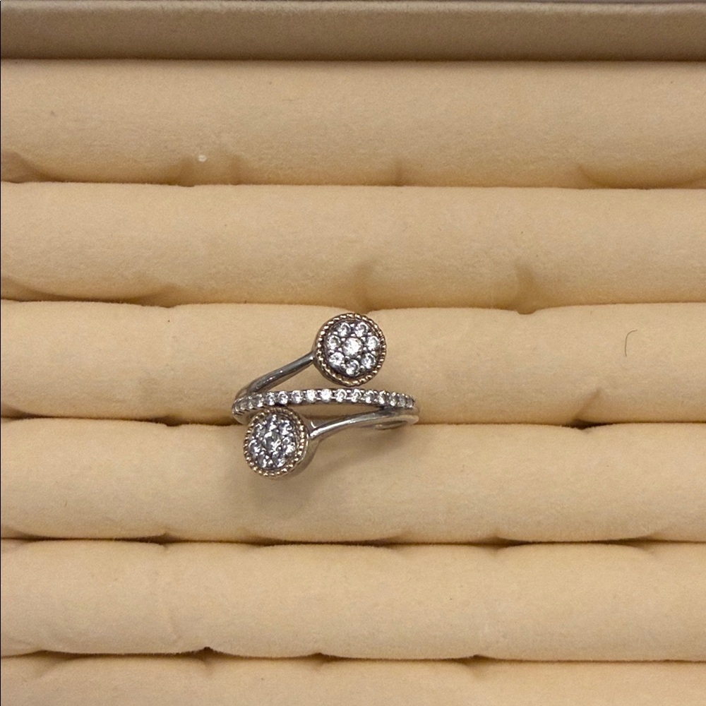 Elegant, 925 sterling silver ring.
